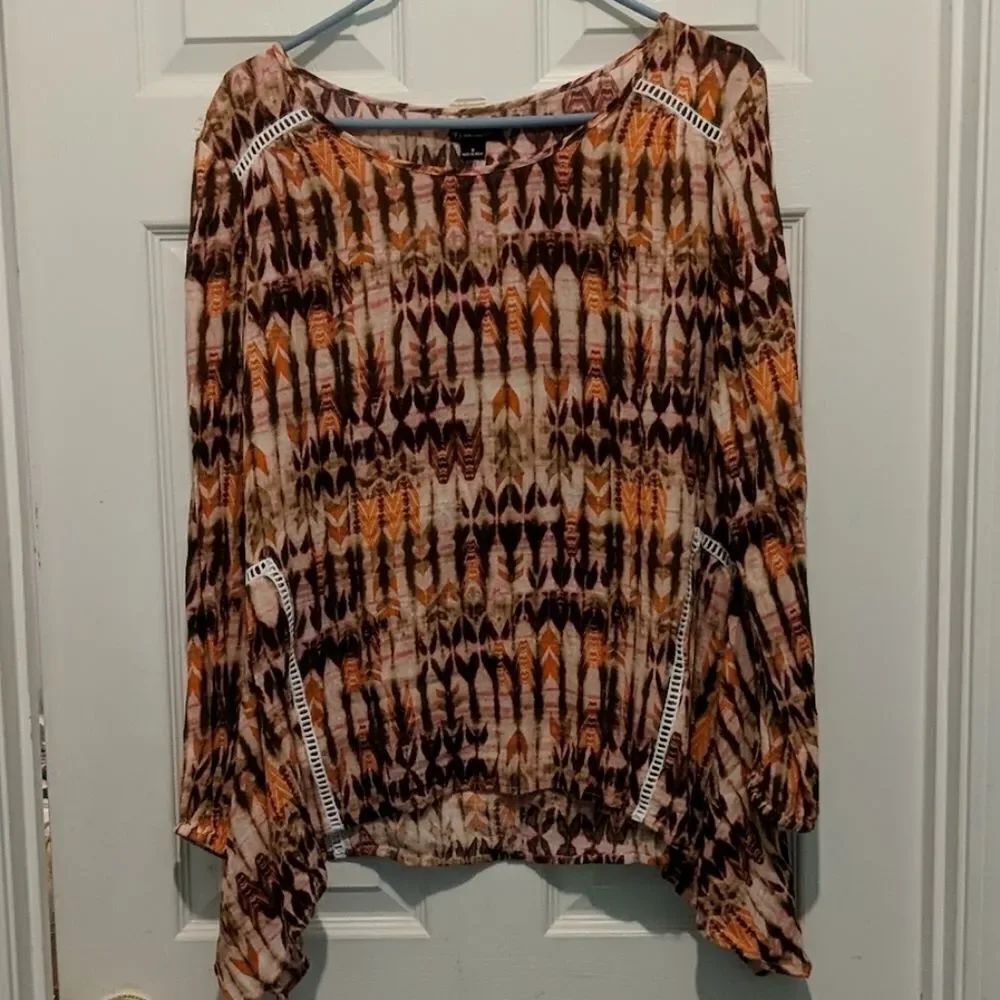 New Directions shark bite print top Sz Small NWOT